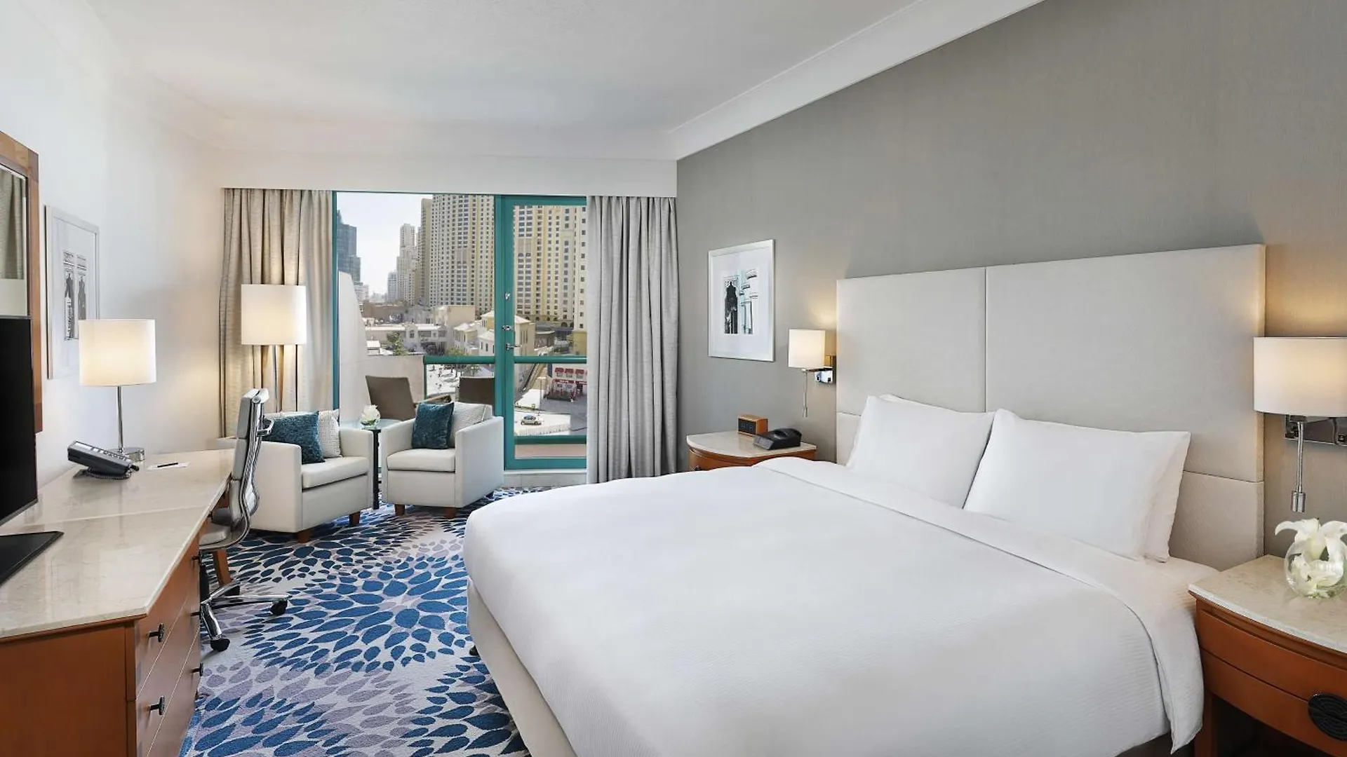 Hilton Dubai Jumeirah 5*,