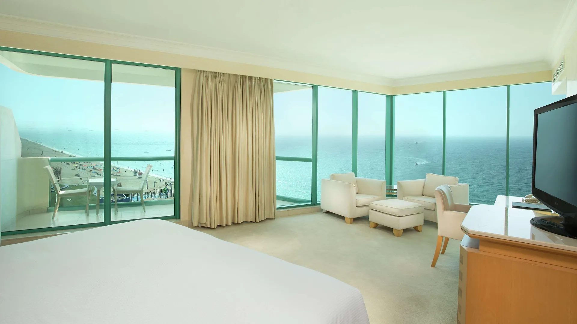Hilton Dubai Jumeirah 5*,