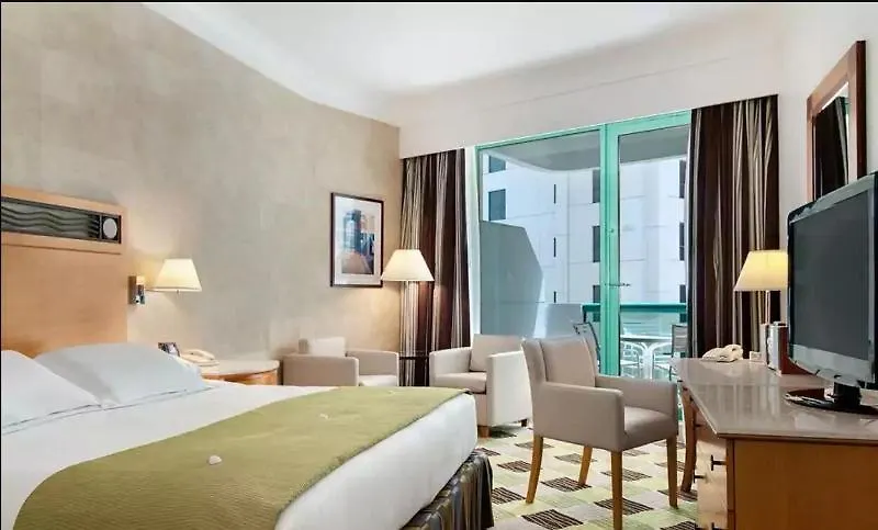 Hilton Dubai Jumeirah 5*,
