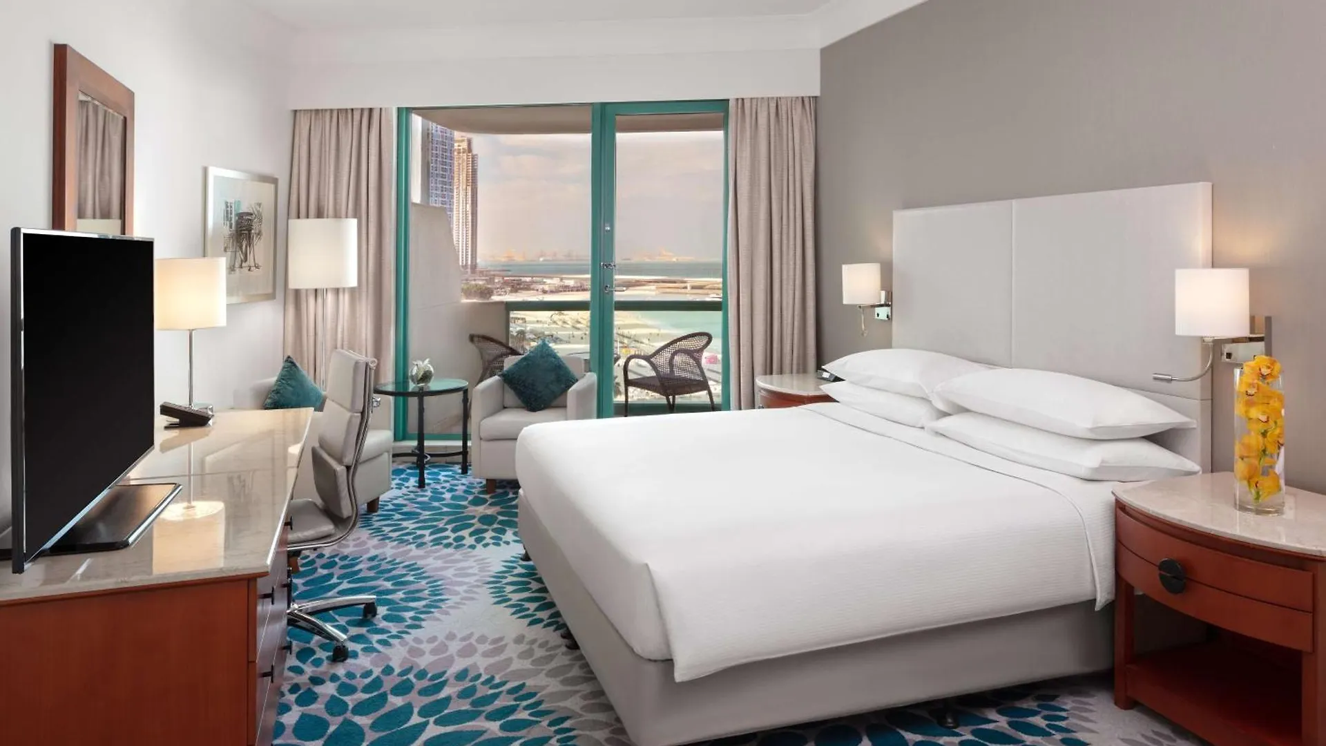 Hilton Dubai Jumeirah 5*,