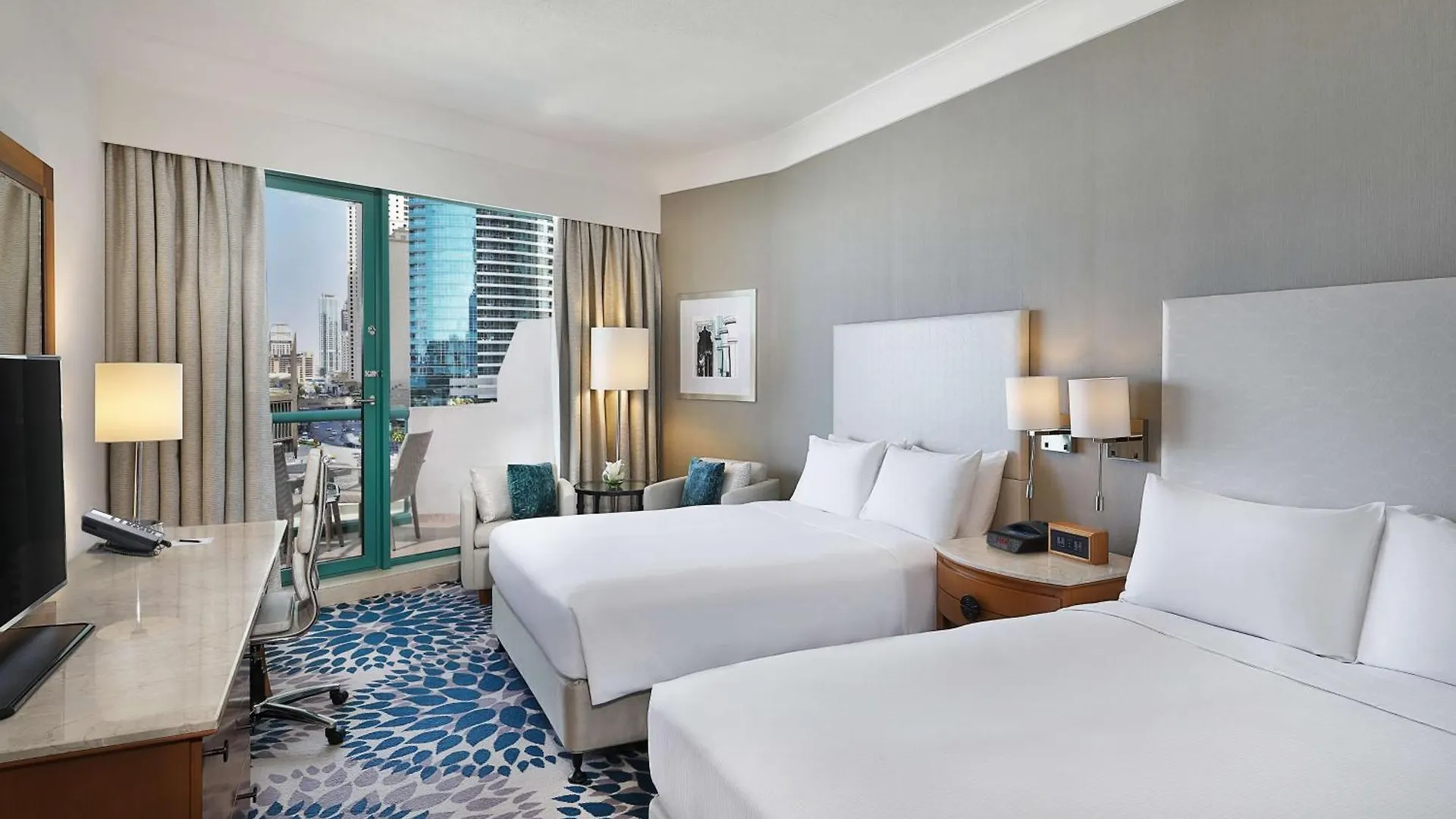 Hilton Dubai Jumeirah 5*,